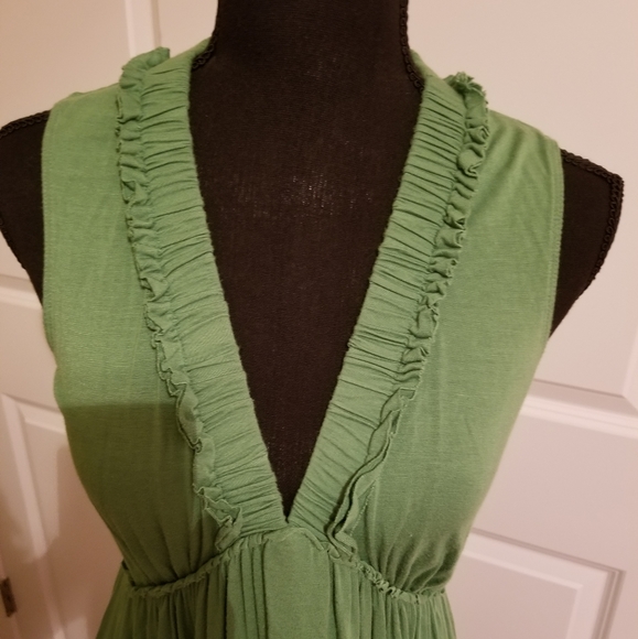 Sleeveless Ruffled Dress - Picture 3 of 5